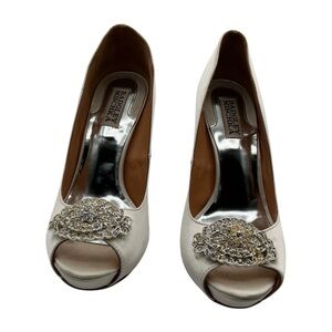 Badgley Mischka Cream Heels with Elegant Design size‎ 7